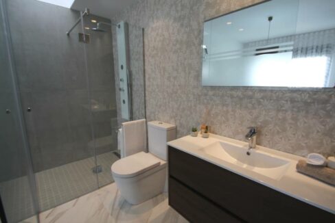 BAÑO HABITACIÓN PRINCIPAL